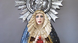 A statue of the virgin mary.