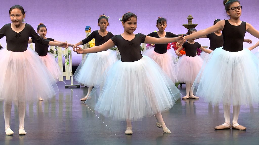 ¡COLORES! - Evelyn Cisneros-Legate dancers