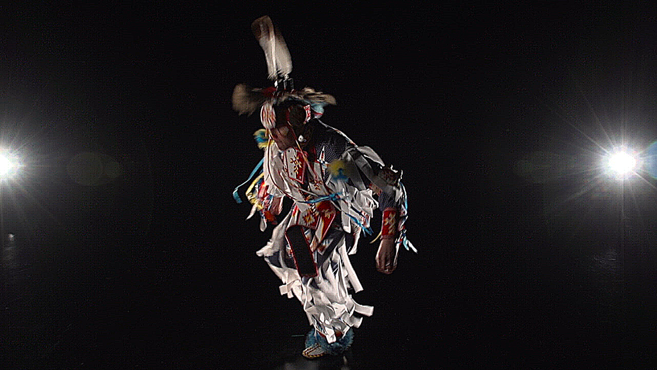 Native American dancer on ¡COLORES!