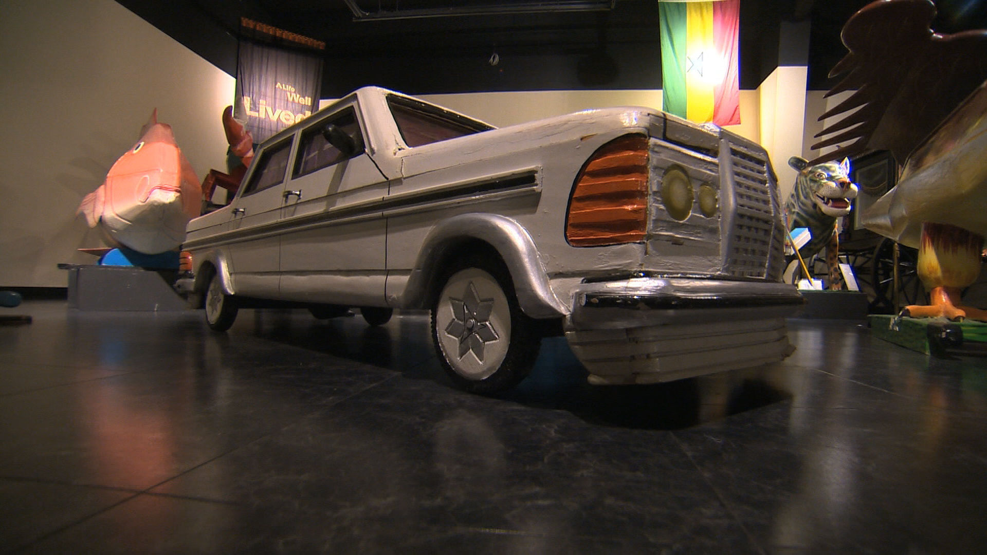 GHANA'S FANTASY COFFINS