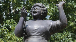 A statue of Fannie Lou Hammer speaking into a microphone.