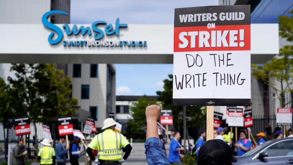 A group of people holding signs that say do the write thing.