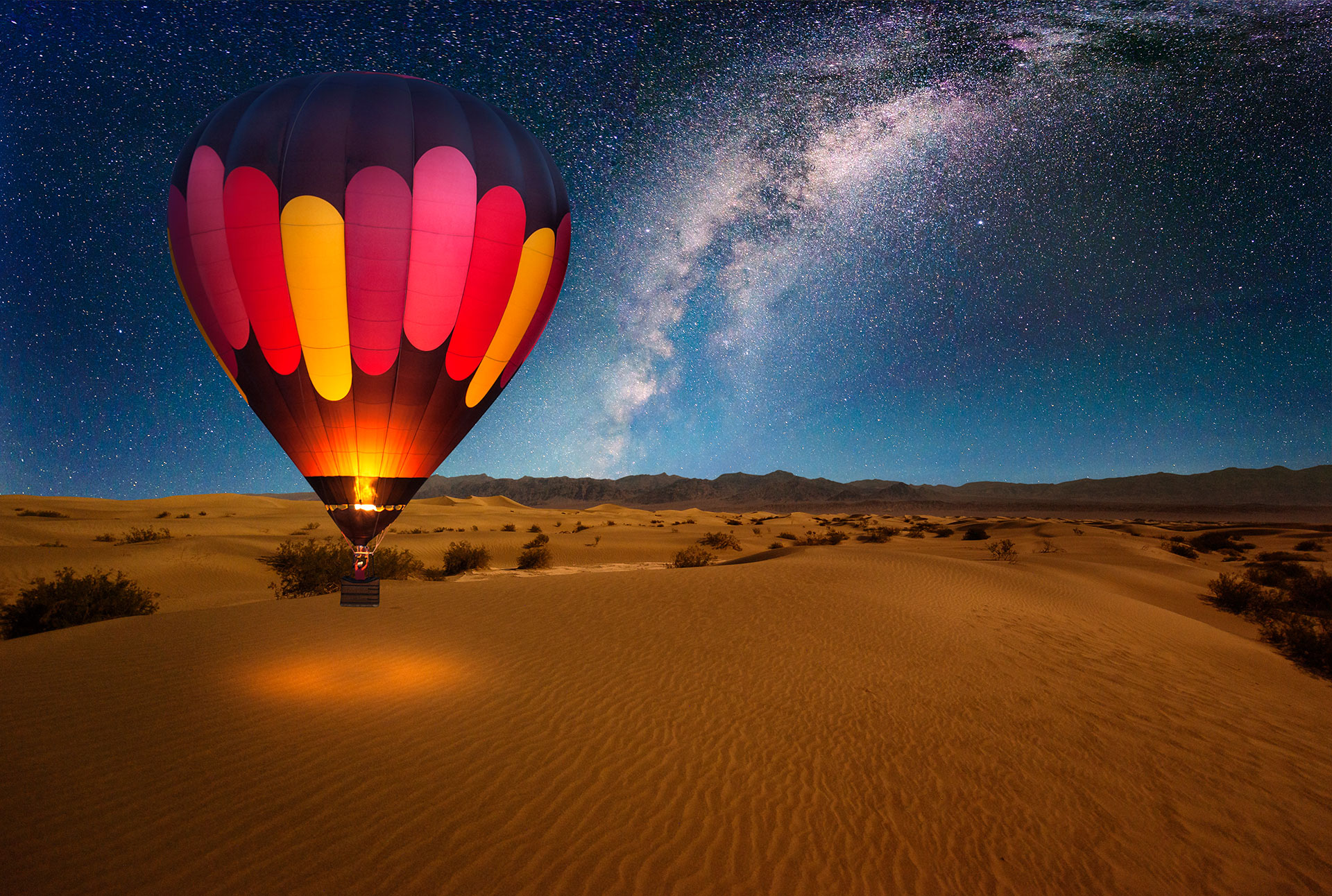 GettyImages-507724738 Hot Air Balloon in Desert
